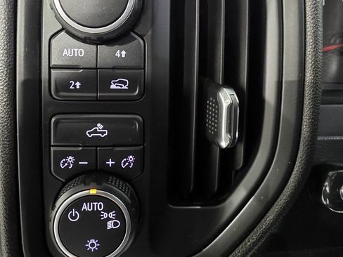 Used 2019 Chevrolet Silverado 1500 Custom image 34