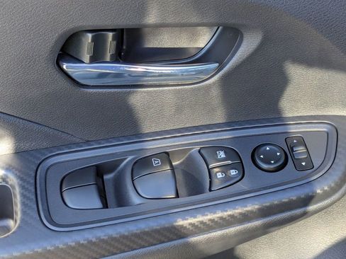 New 2025 Nissan Versa SV image 12