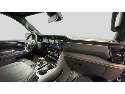 Used 2025 GMC Sierra 1500 AT4 w/ AT4 Preferred Package image 18