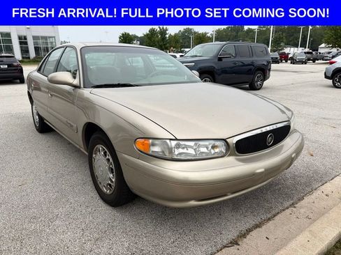 Used 2002 Buick Century Custom w/ Special Edition Pkg FWD image 2