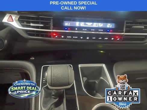 Used 2025 Toyota Sienna Limited image 14