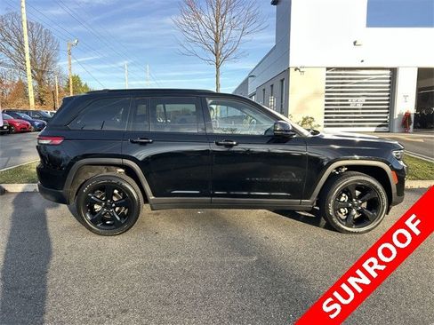 Certified 2022 Jeep Grand Cherokee Altitude image 9