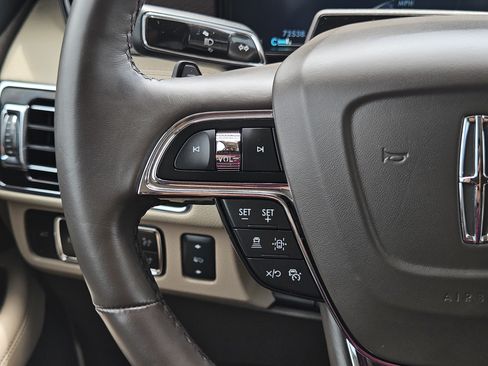 Used 2023 Lincoln Navigator Reserve AWD/4WD image 16