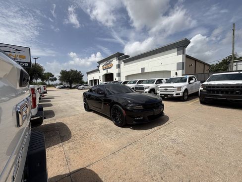 Used 2016 Dodge Charger R/T RWD image 40