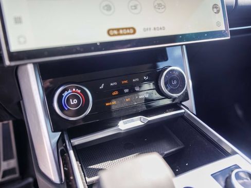 Used 2023 Land Rover Range Rover SE AWD/4WD image 19