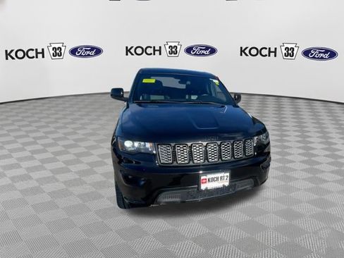 Used 2021 Jeep Grand Cherokee Laredo X image 3