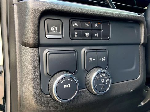 Used 2025 Chevrolet Tahoe LT w/ Comfort Package image 34