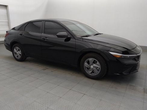 Used 2025 Hyundai Elantra SE w/ Cargo Package FWD image 11