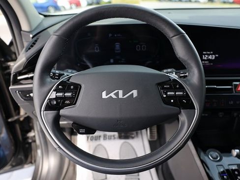 Used 2023 Kia Niro SX Touring image 18