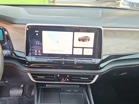 Used 2024 Volkswagen Atlas SE FWD image 15