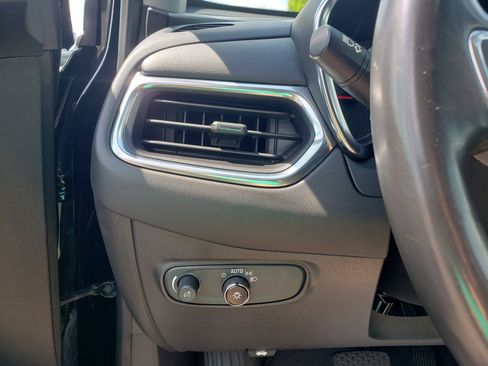 Used 2022 Chevrolet Equinox LT w/ Driver Convenience Package image 15