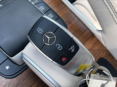 Used 2024 Mercedes-Benz GLS 450 4MATIC image 15