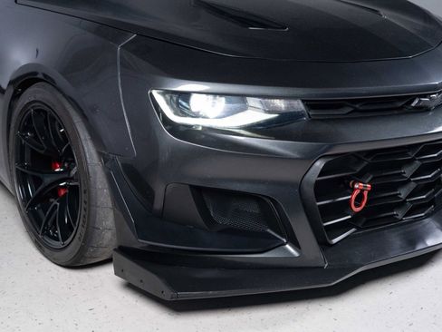 Used 2018 Chevrolet Camaro SS RWD image 32