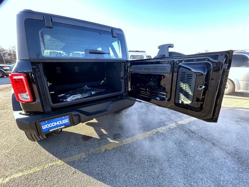 New 2025 Ford Bronco 4-Door image 9