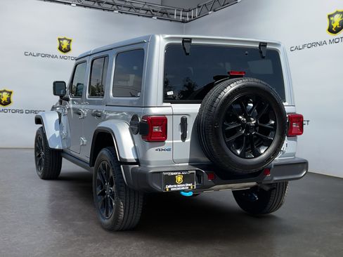 Used 2024 Jeep Wrangler Unlimited Sahara AWD/4WD image 7