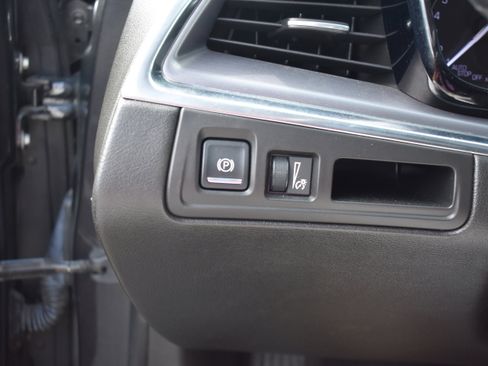 Used 2017 Cadillac XT5 Luxury image 5