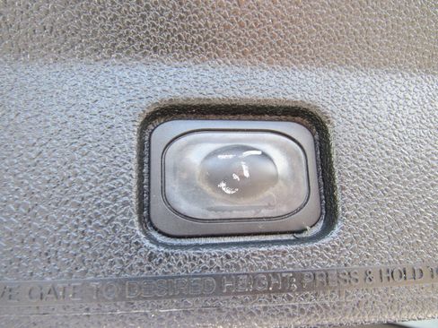 Used 2017 Ford Explorer XLT w/ Equipment Group 202A AWD/4WD image 29
