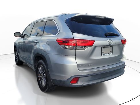 Used 2017 Toyota Highlander XLE AWD/4WD image 5