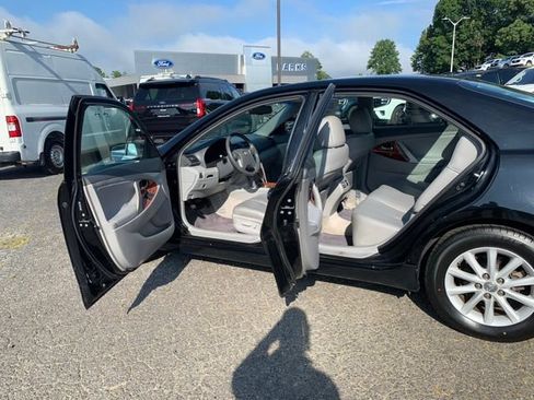 Used 2010 Toyota Camry XLE FWD image 17