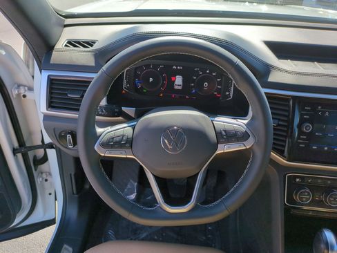 Used 2022 Volkswagen Atlas Cross Sport SE image 17