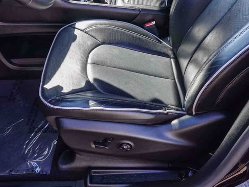 Used 2025 Chrysler Pacifica Limited FWD image 20