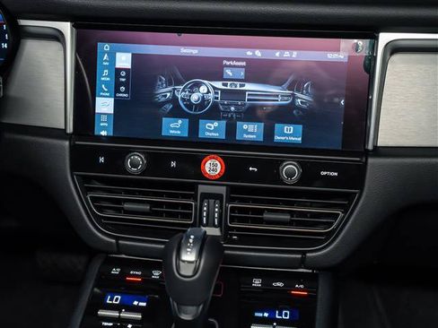 Certified 2026 Porsche Macan AWD/4WD image 29