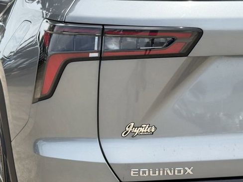 Used 2025 Chevrolet Equinox LT FWD image 7