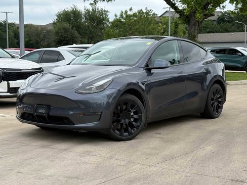Used 2022 Tesla Model Y Long Range AWD/4WD image 1