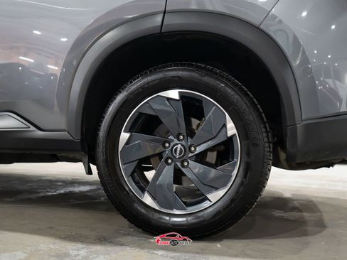 Used 2024 Nissan Rogue SV AWD/4WD image 12