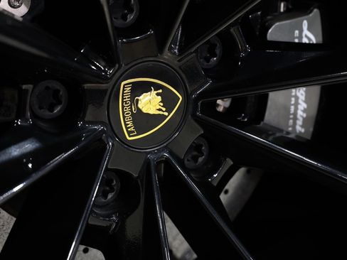 Used 2020 Lamborghini Urus image 45