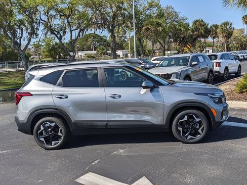 Certified 2024 Kia Seltos EX image 9