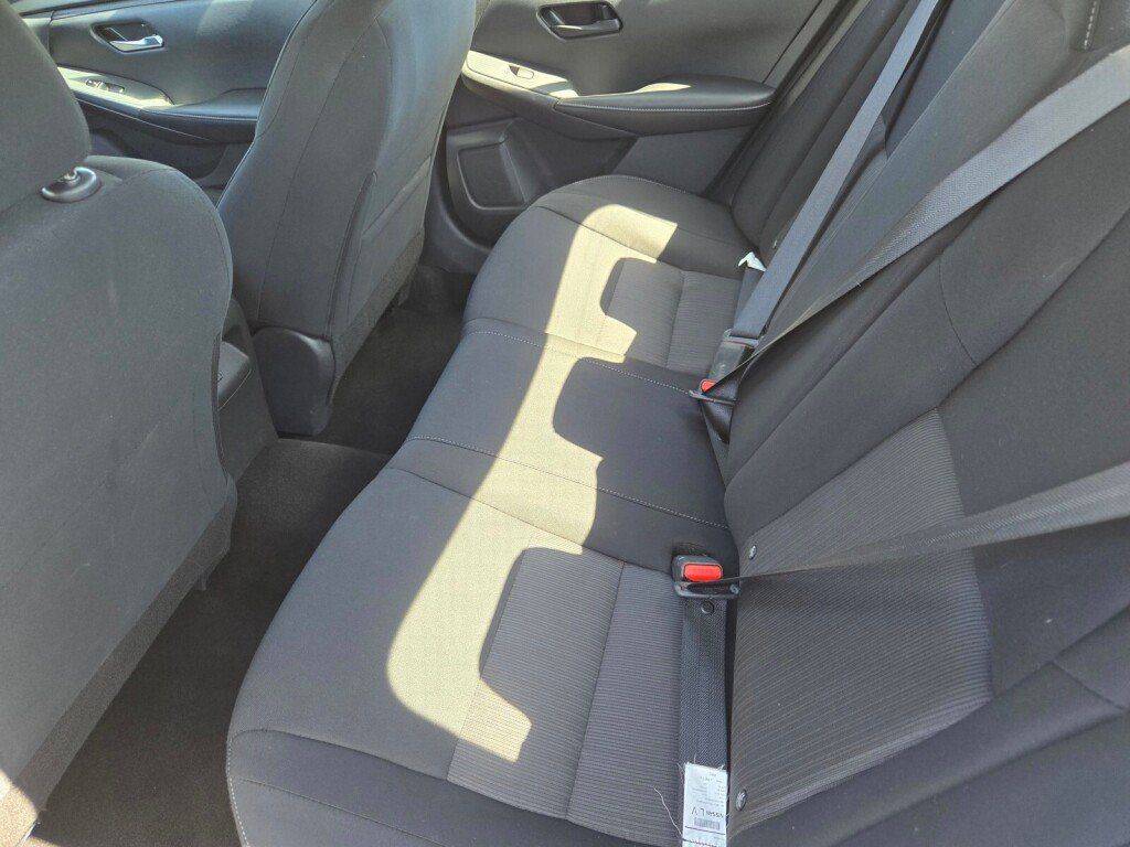 Used 2024 Nissan Sentra SV FWD image 17
