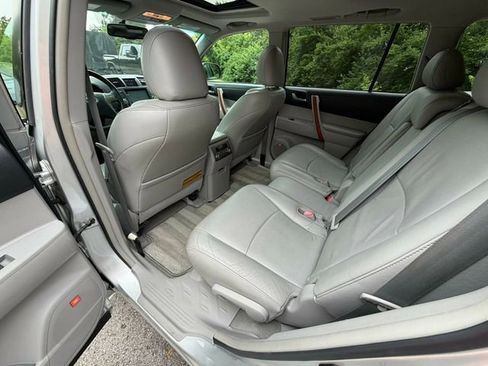 Used 2010 Toyota Highlander Limited FWD image 26