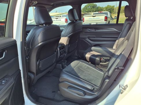 Used 2025 Jeep Grand Cherokee L Laredo AWD/4WD image 16