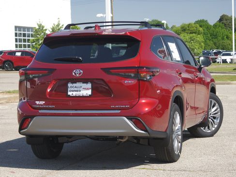 Used 2026 Toyota Highlander Platinum AWD/4WD image 12
