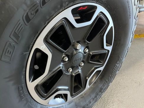 Used 2017 Jeep Wrangler Rubicon AWD/4WD image 12