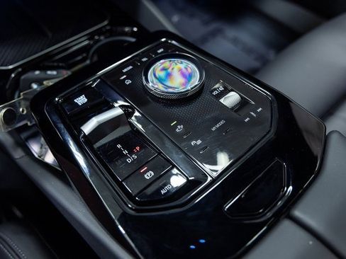 Certified 2025 BMW 530i image 19