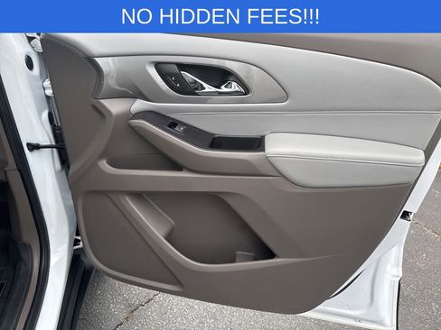 Used 2020 Chevrolet Traverse LT image 13