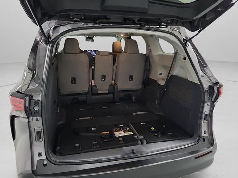 Certified 2021 Toyota Sienna LE image 7