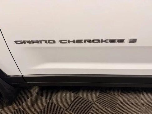 Certified 2024 Jeep Grand Cherokee L Limited AWD/4WD image 6