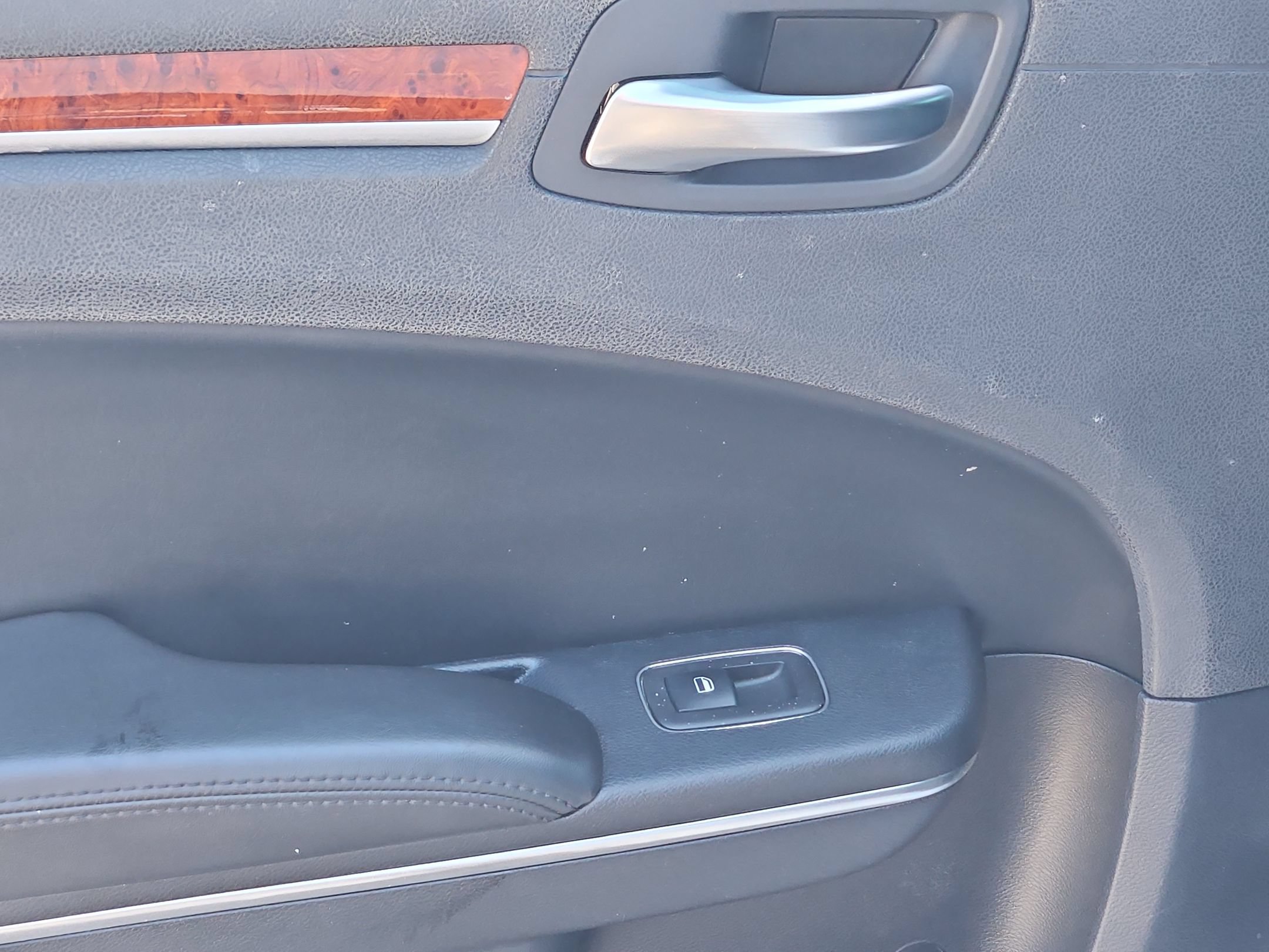 Used 2014 Chrysler 300 RWD image 33