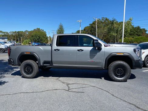 Used 2025 GMC Sierra 2500 AT4X w/ AT4X AEV Edition AWD/4WD image 8