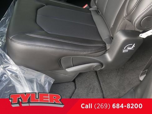 New 2027 Chrysler Pacifica Select FWD image 41