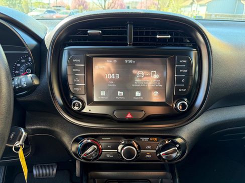 Used 2021 Kia Soul S image 18