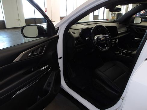 Used 2025 Chevrolet Traverse LT w/ Driver Confidence Package FWD image 8