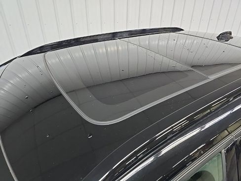 Used 2022 Volvo XC40 P8 Recharge Plus image 11