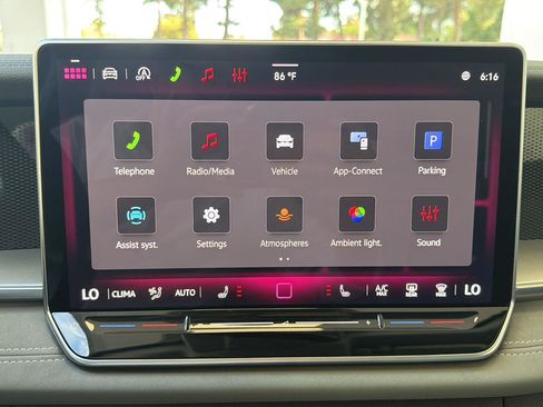 Certified 2026 Volkswagen Tiguan SE w/ Panoramic Sunroof Package FWD image 20