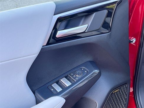 New 2025 Mitsubishi Outlander SE image 18