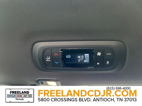 New 2025 Chrysler Pacifica Select image 27