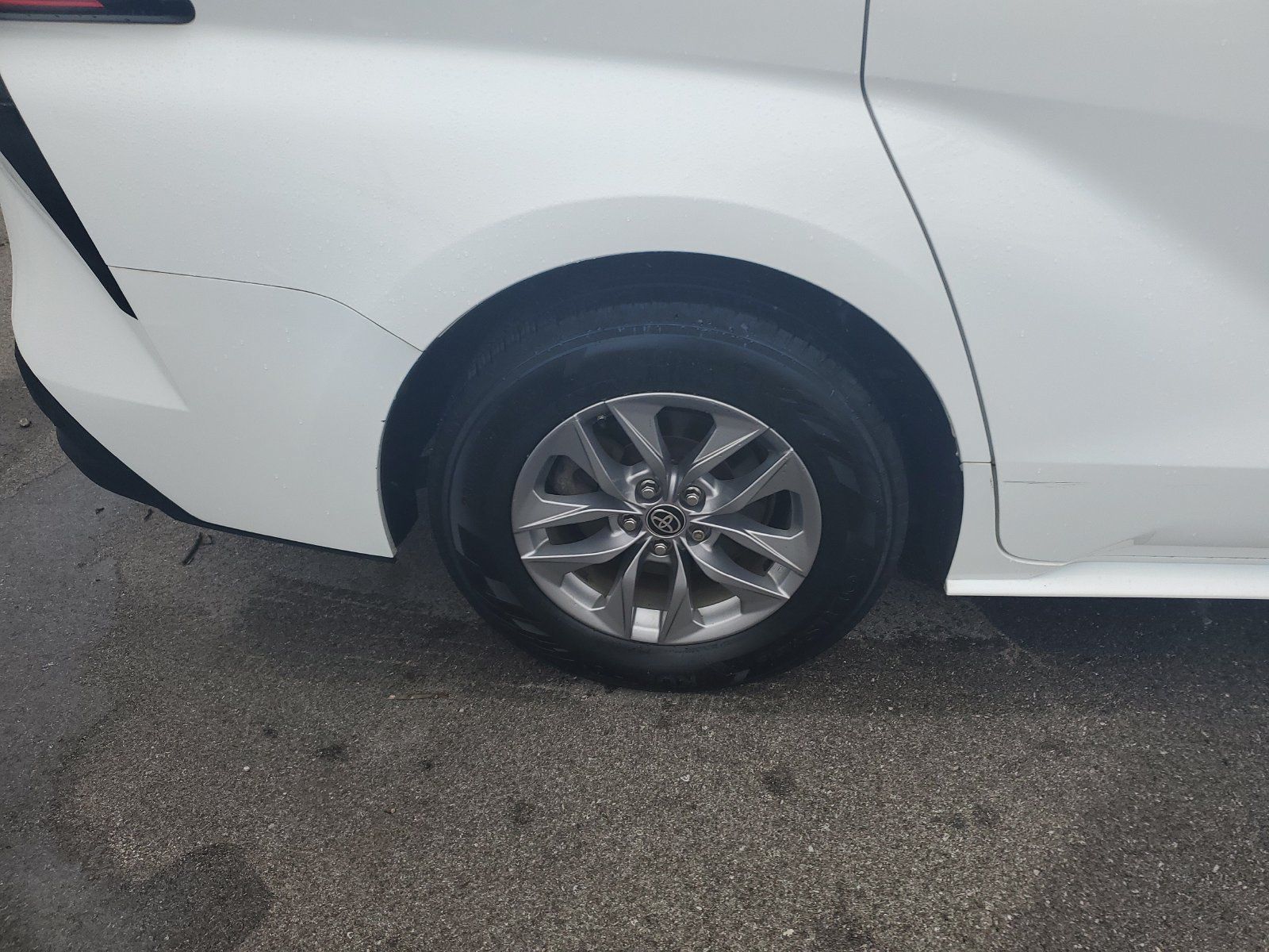 Used 2022 Toyota Sienna LE FWD image 6
